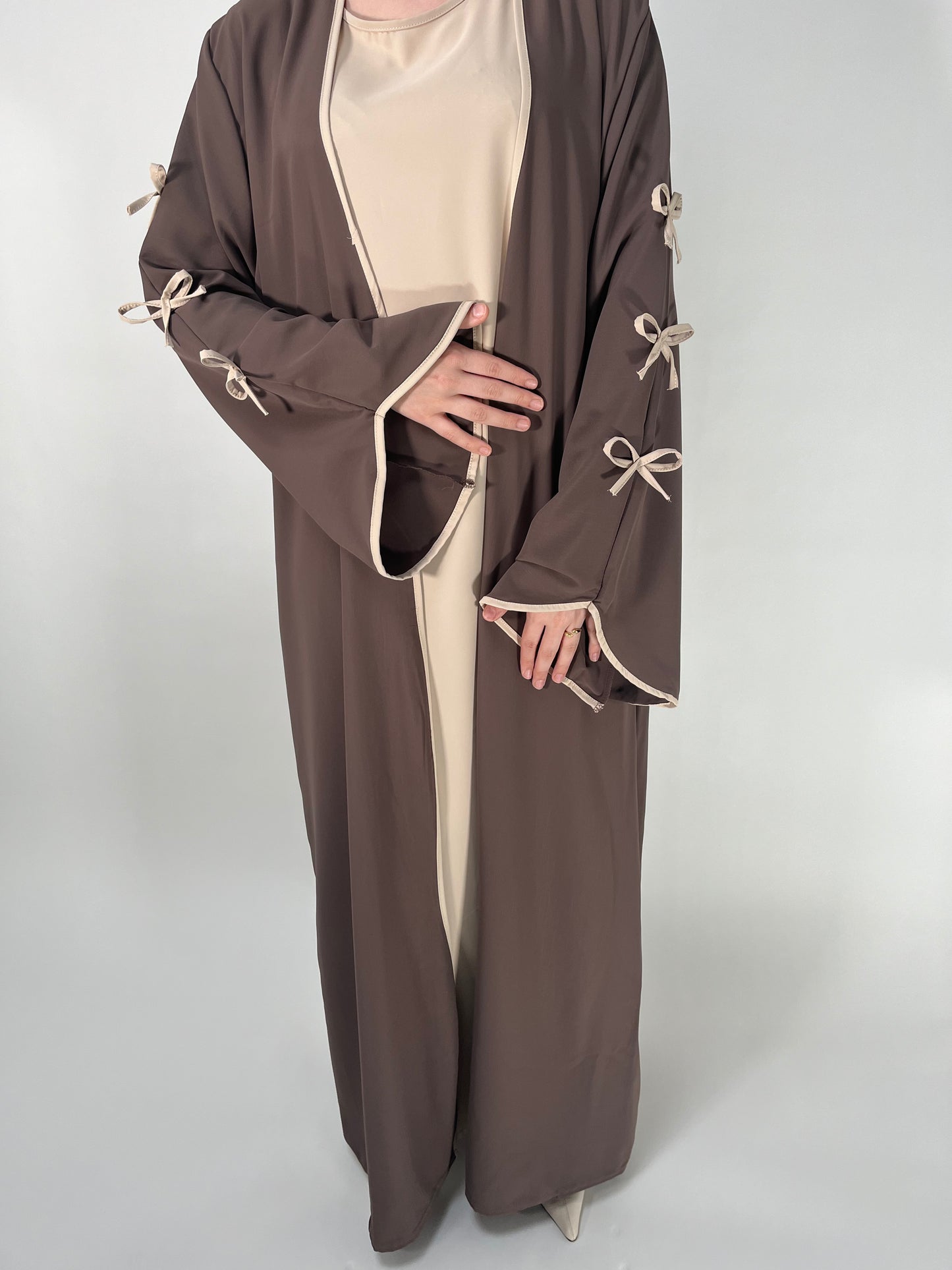 Abaya Houria – Légèreté et grâce pour l’Aïd 2025 🦋✨