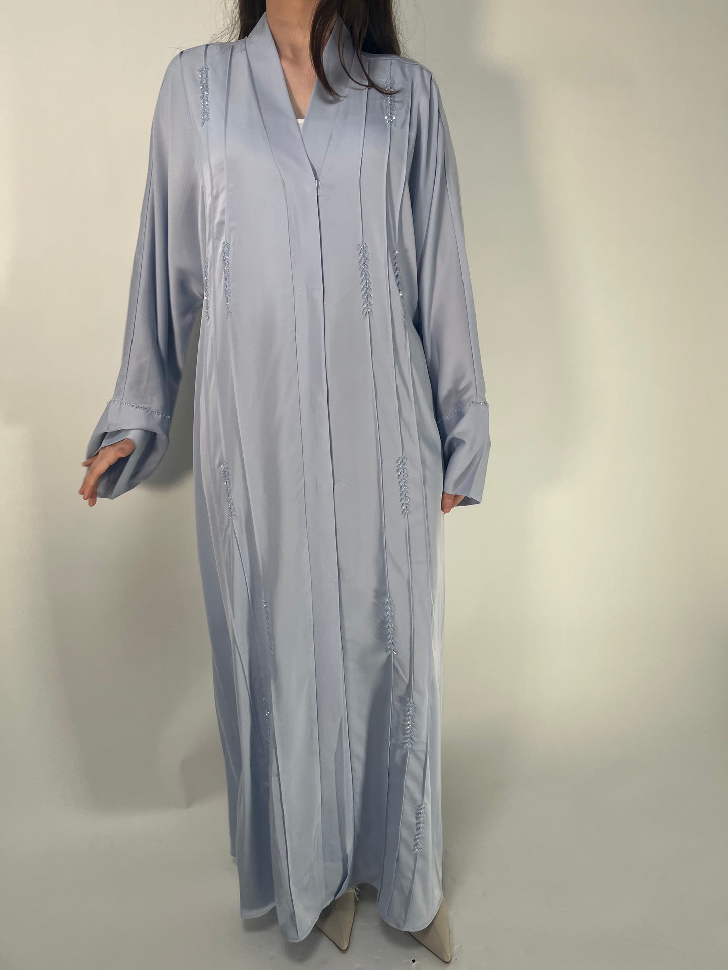 Abaya Jana – Perles et élégance pour l’Aïd 2025 💙✨