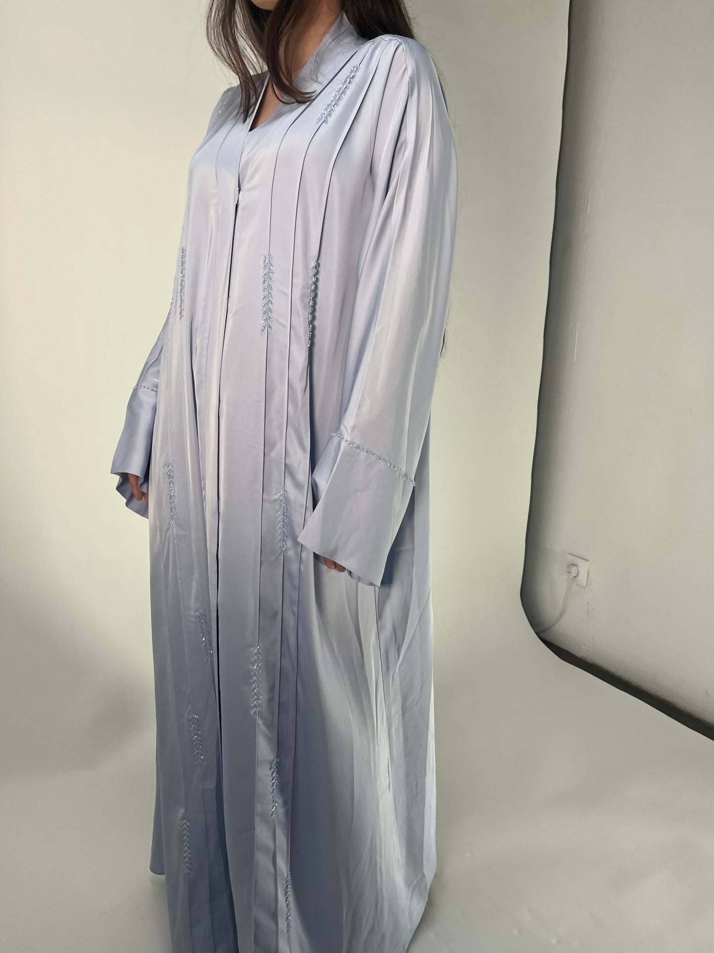 Abaya Jana – Perles et élégance pour l’Aïd 2025 💙✨
