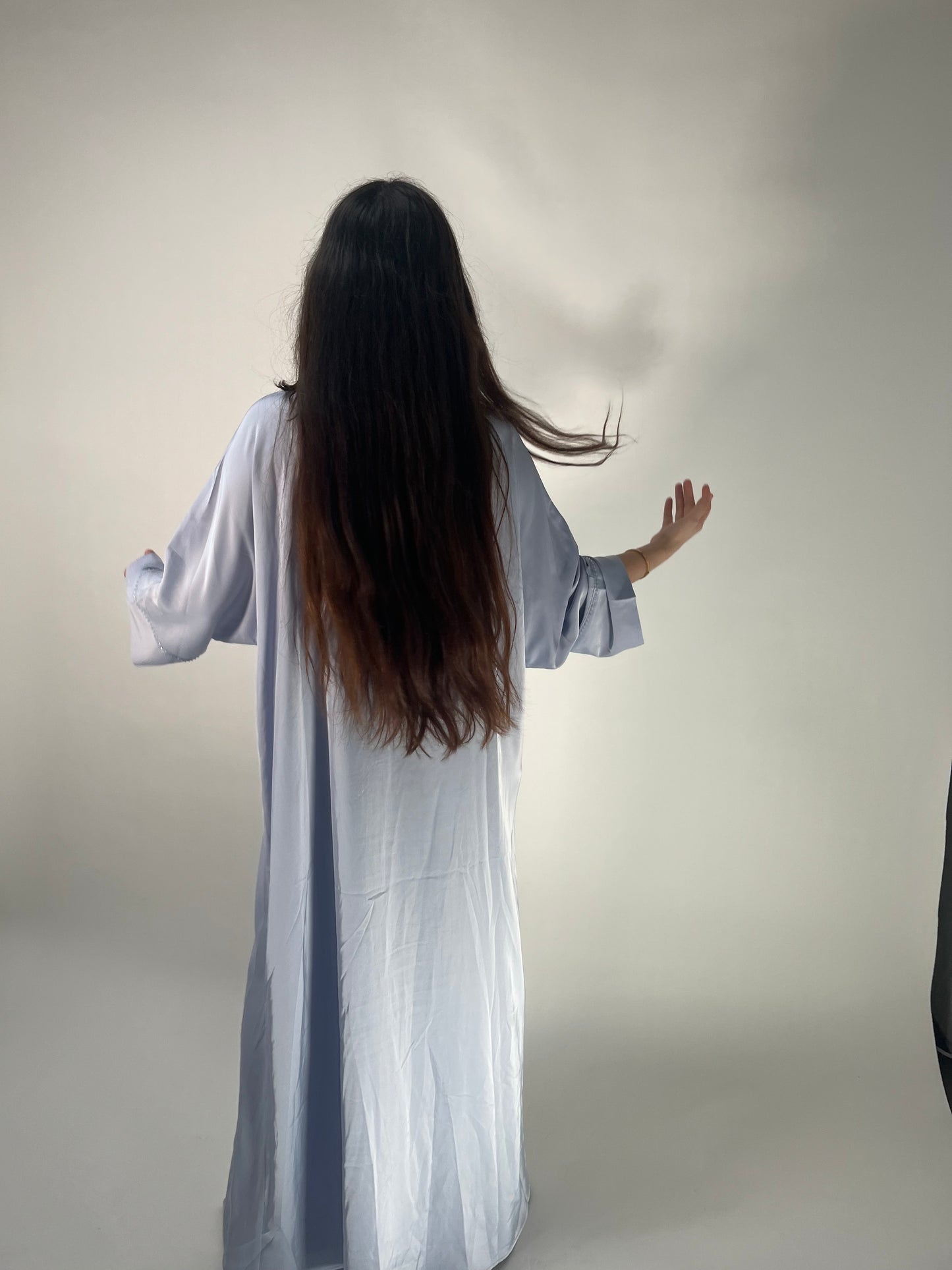 Abaya Jana – Perles et élégance pour l’Aïd 2025 💙✨