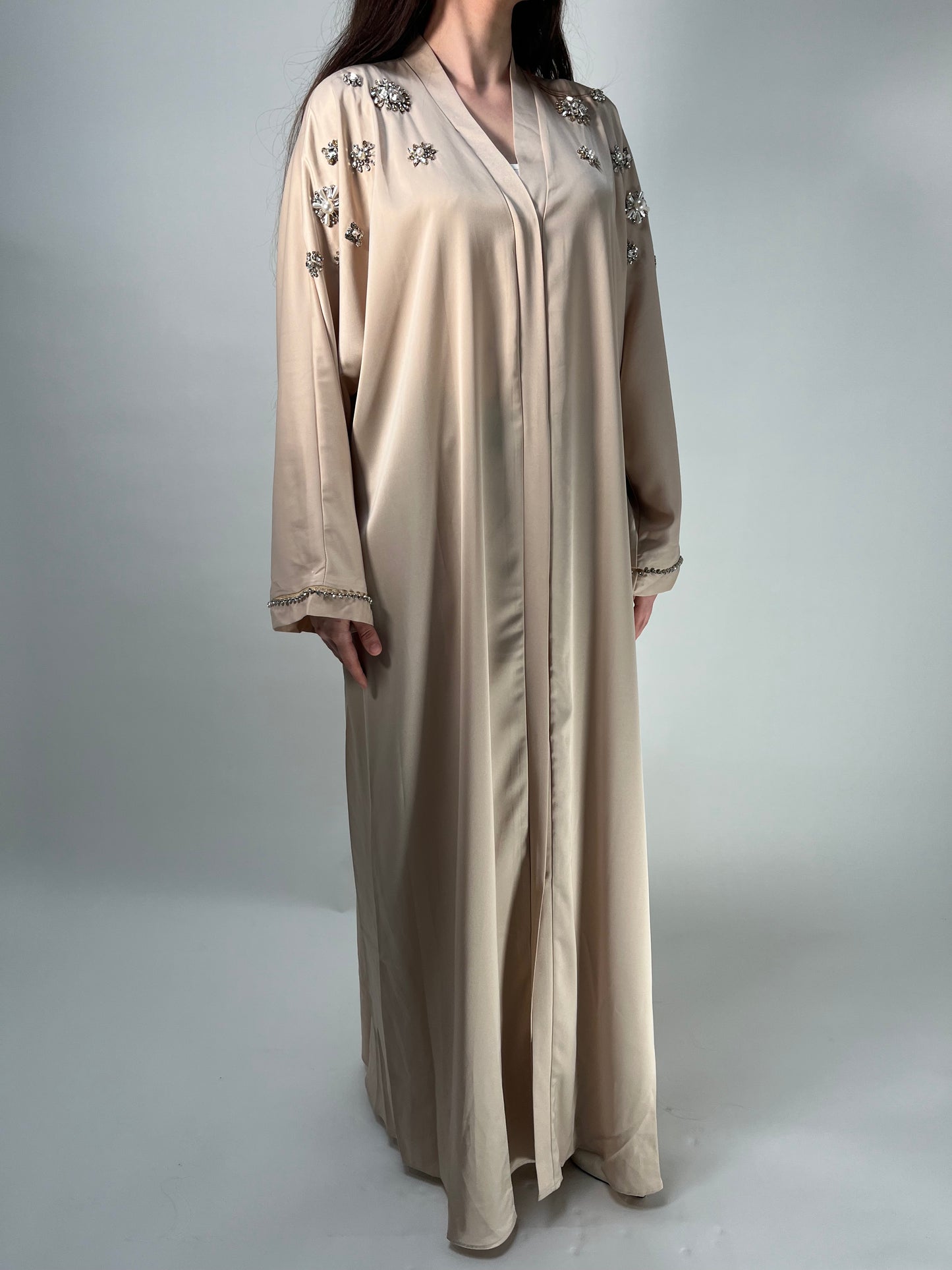 Abaya Sultana – L’élégance inégalée pour l’Aïd 2025 ✨