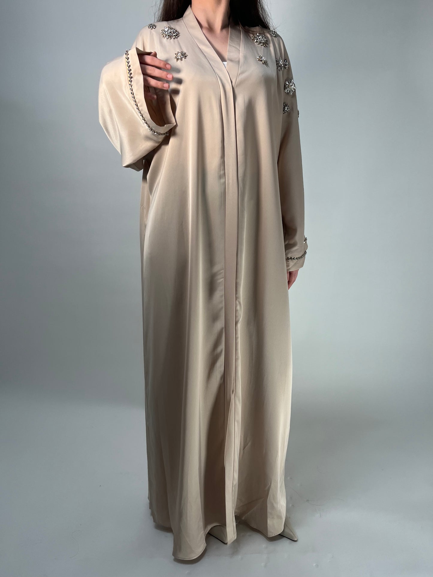 Abaya Sultana – L’élégance inégalée pour l’Aïd 2025 ✨