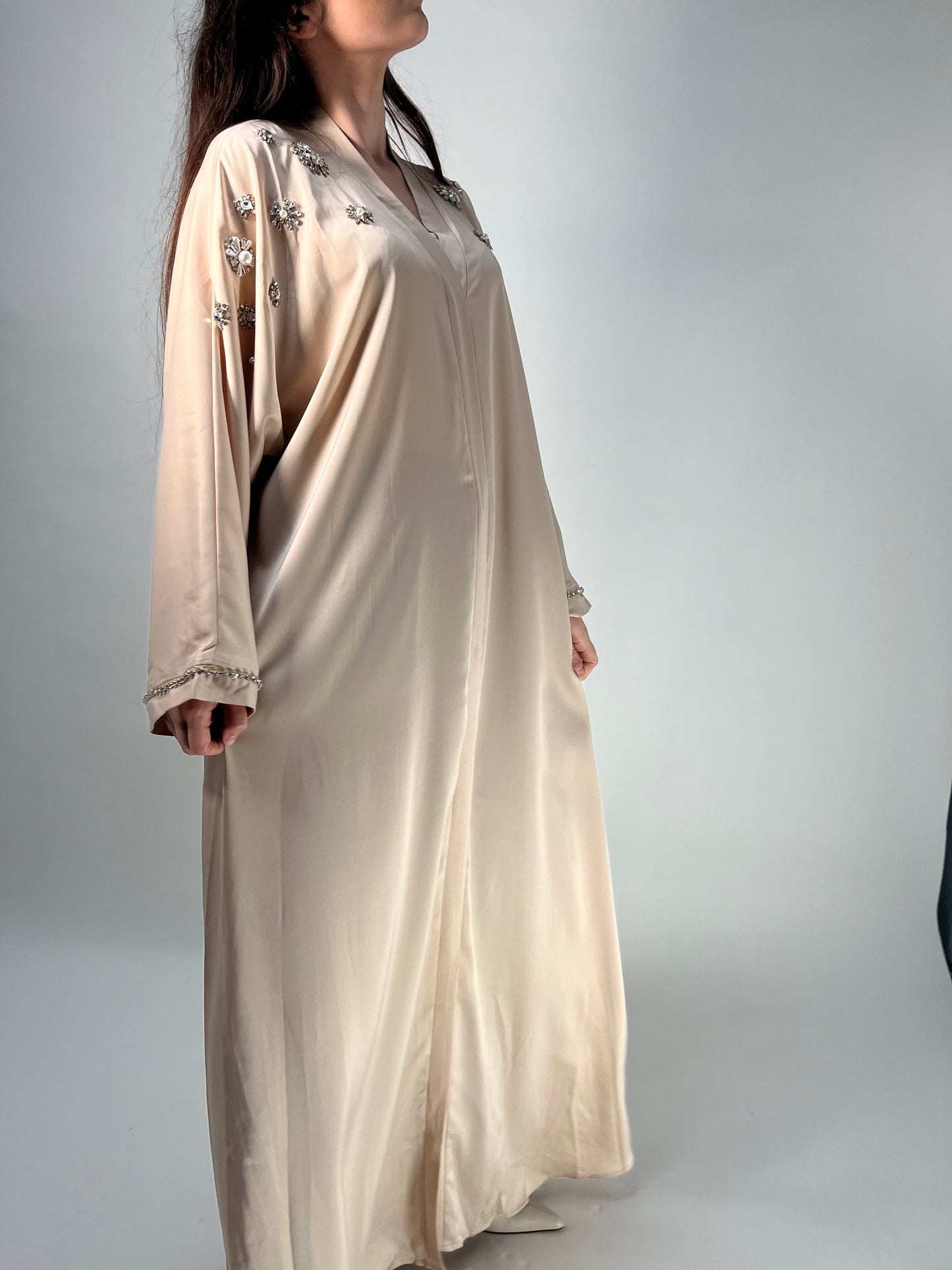 Abaya Sultana – L’élégance inégalée pour l’Aïd 2025 ✨